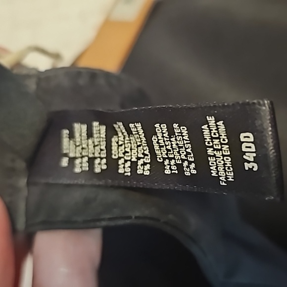 NWT, Skims weightless scoop bra - Picture 4 of 7